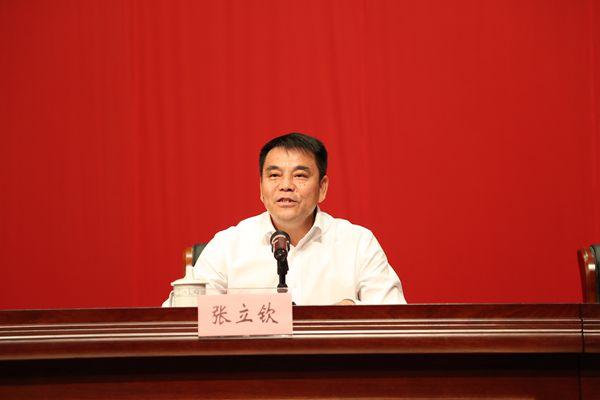 校长.jpg 校长.jpg